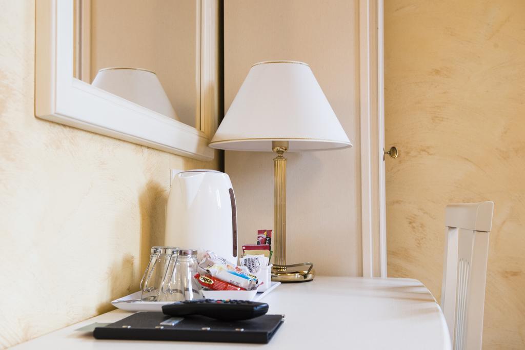 Domus Trevi Bed & Breakfast Rome Exterior photo