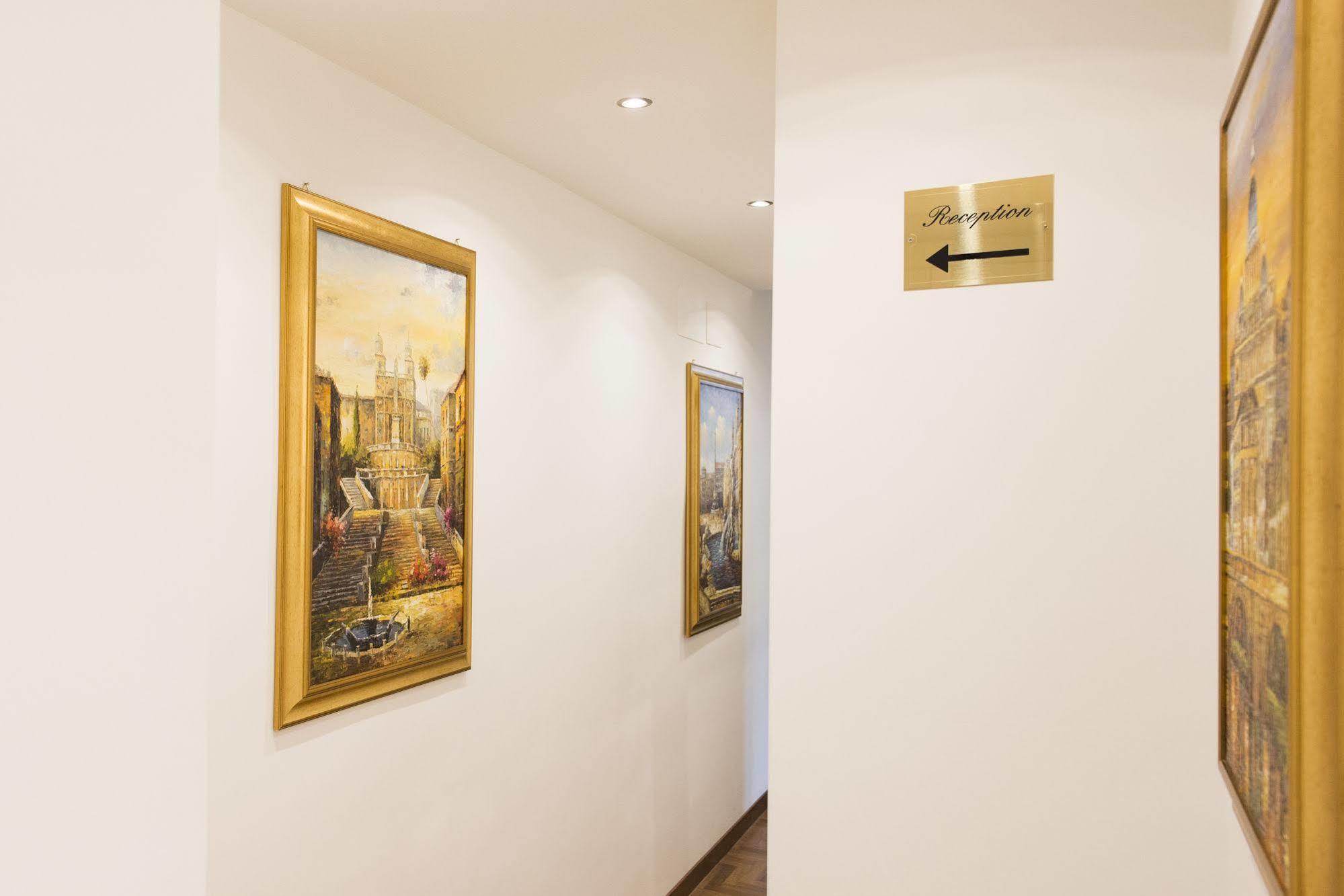 Domus Trevi Bed & Breakfast Rome Exterior photo